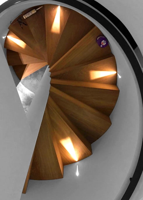 Proyecto a medida: Escalera de madera natural que transforma el hogar