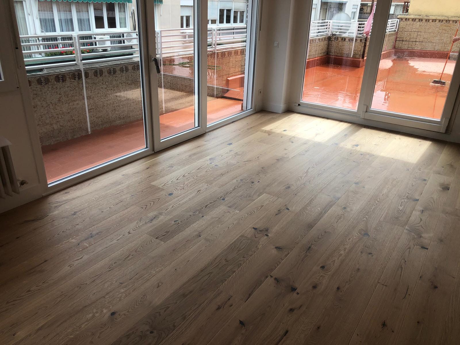 Proyecto de cambio de suelo de tarima en una vivienda privada.
