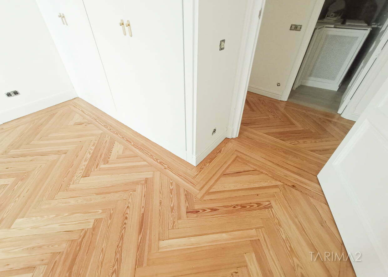 Suelo de madera natural TecniparqPino Mellix viejo %22Los Australes%22