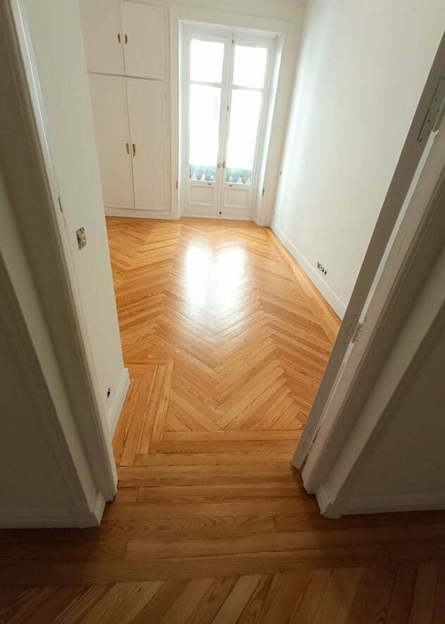 Suelo de madera natural TecniparqPino Mellix viejo %22Los Australes%22