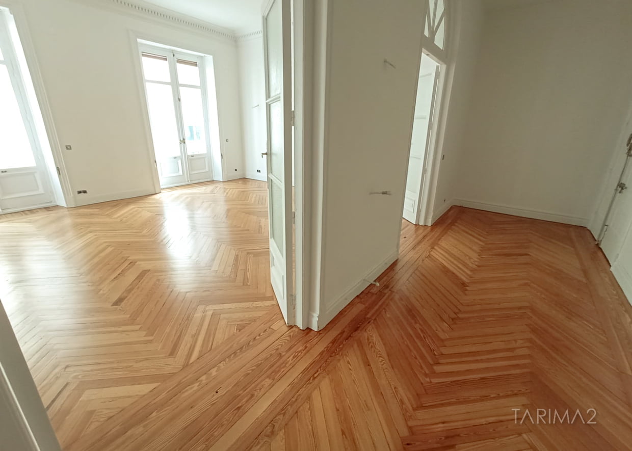 Suelo de madera natural TecniparqPino Mellix viejo %22Los Australes%22