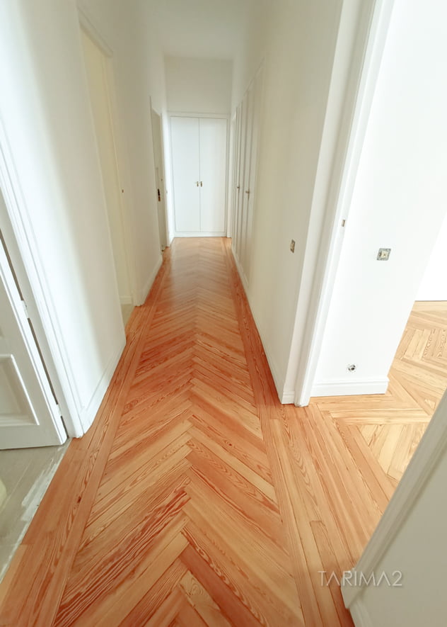 Suelo de madera natural TecniparqPino Mellix viejo %22Los Australes%22