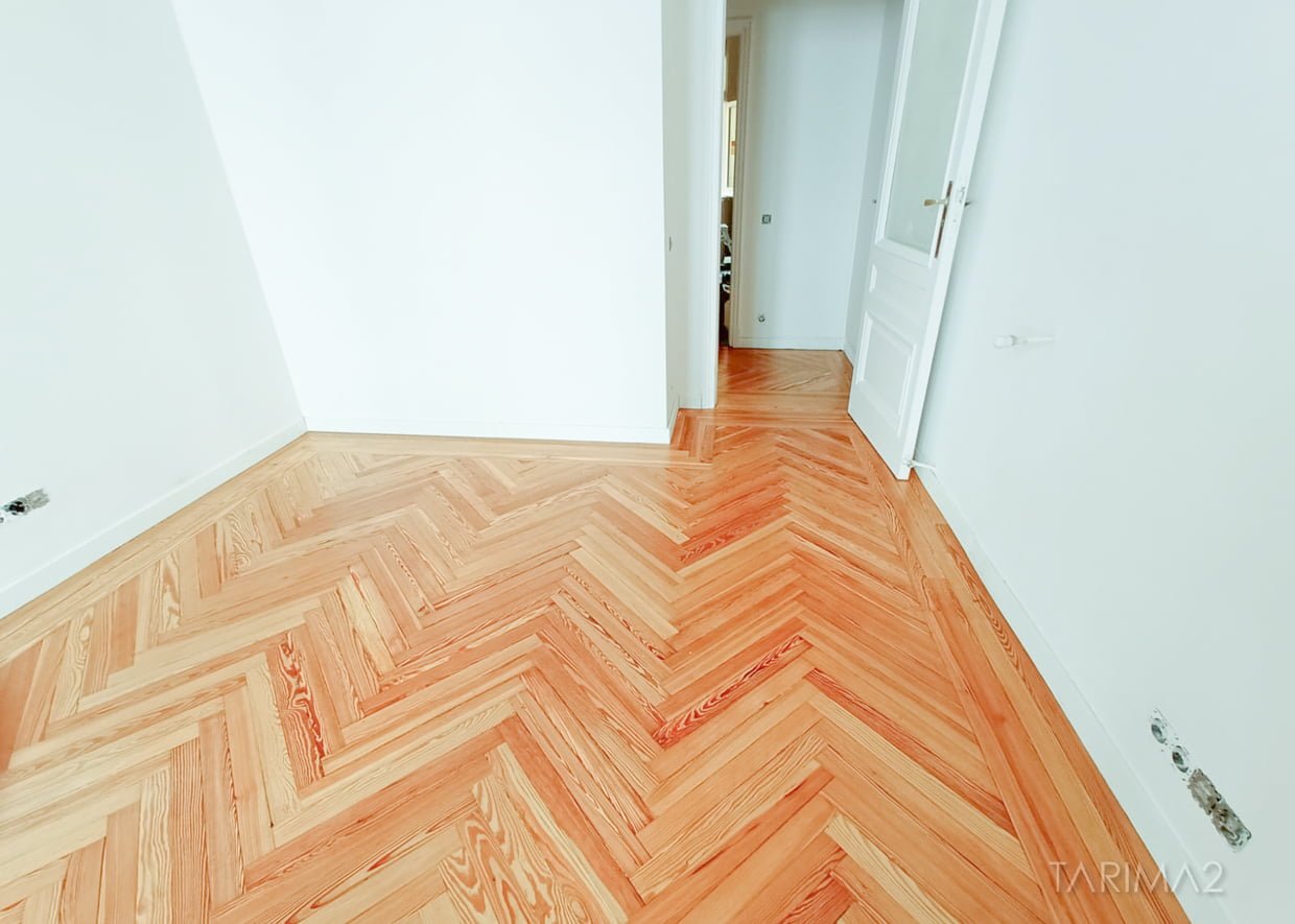Suelo de madera natural TecniparqPino Mellix viejo %22Los Australes%22