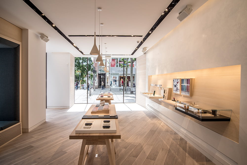 Restauración de tarima de madera en Iquos – La Boutique Iquos de Philip Morris en la calle Serrano de Madrid