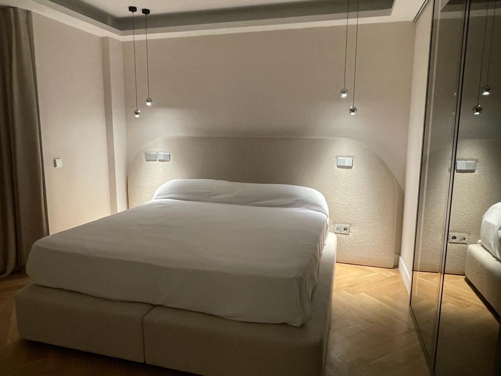 Instalación de tarima maciza en vivienda particular en Madrid.
