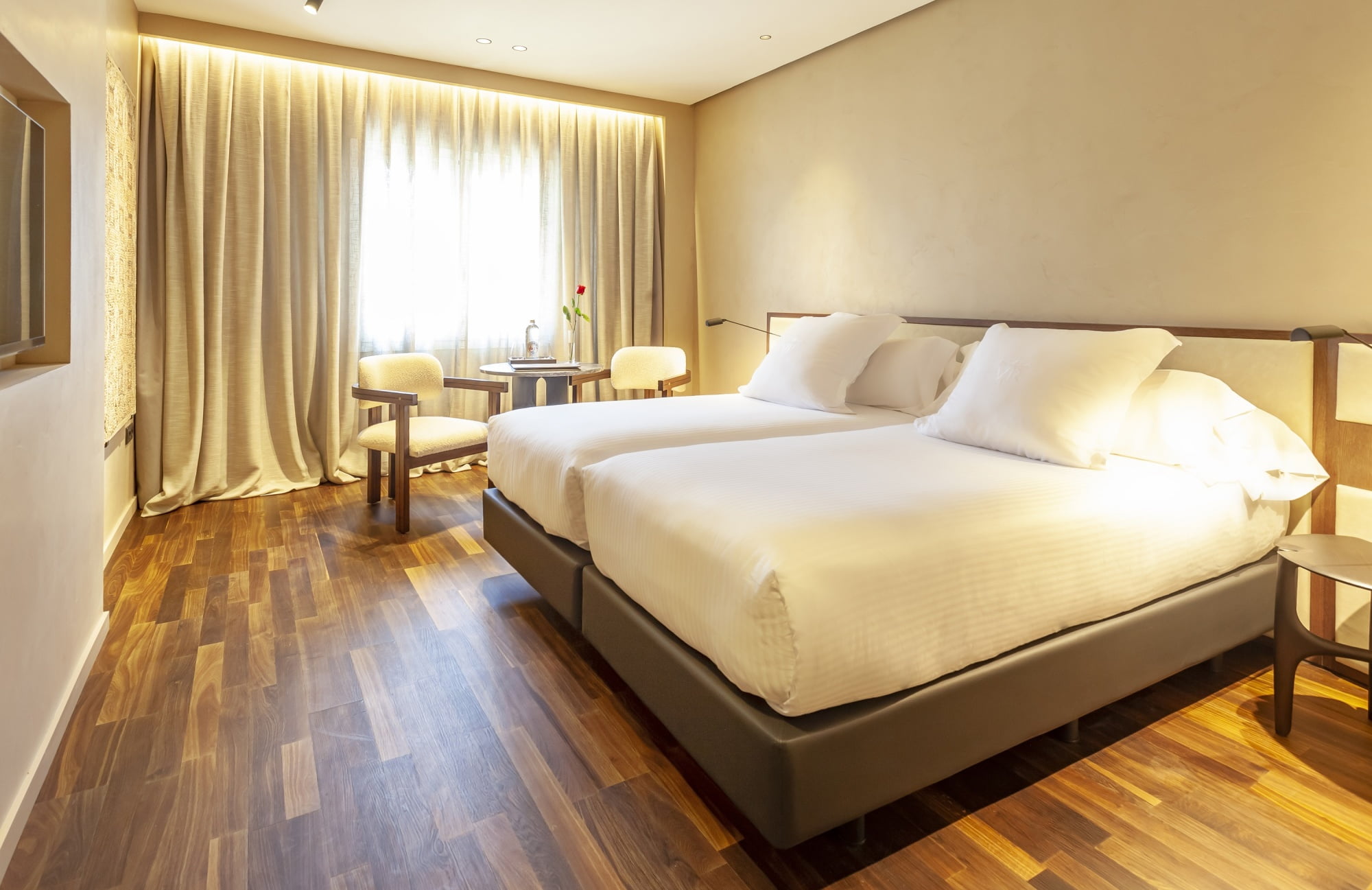 Instalación de Suelo de roble negro en Suite Premium del Hotel Villa Real en Madrid