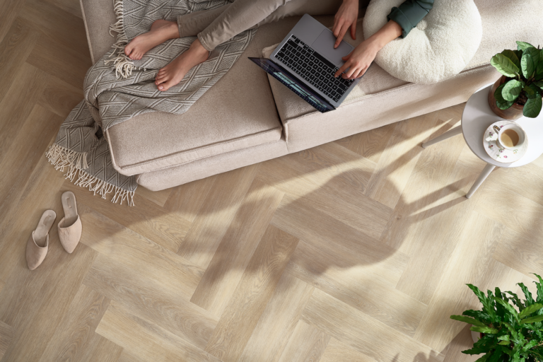 Suelo de vinilo Arbiton Amaron Herringbone - ROBLE DEARWOOD - 5mm/0.55mm - Detalle 1