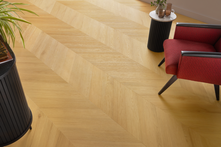 Suelo de vinilo Arbiton Amaron Chevron - VIRGIN ROBLE - 5mm/0.55mm - Detalle 1