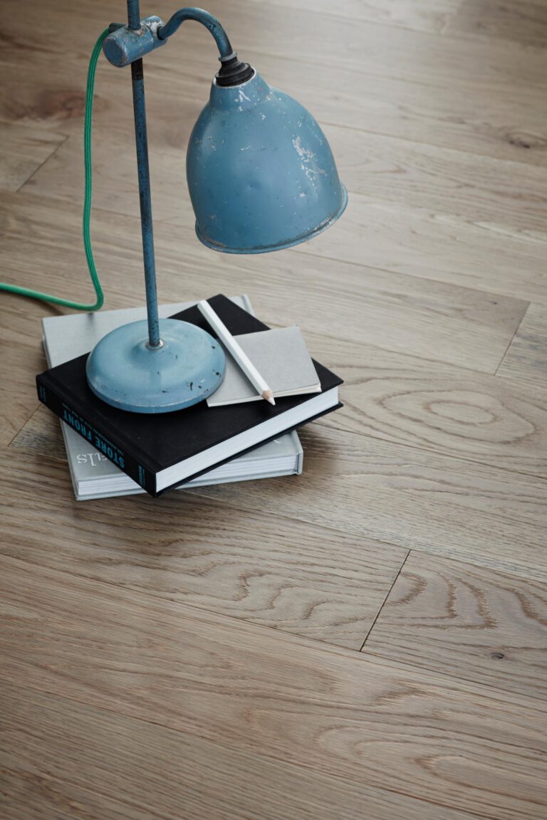 Roble Driftwood Grey Textura - Tarima en una tabla maciza Junckers - Detalle Lama y Textura 1
