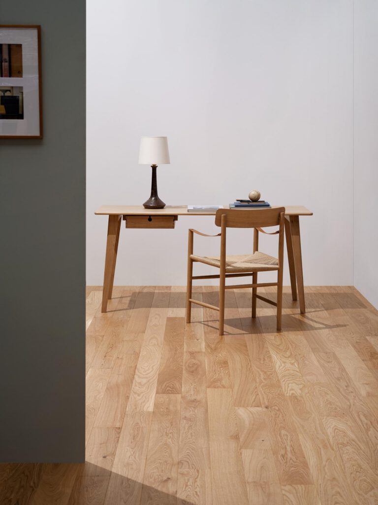 Roble Perla Silver - Tarima en una tabla maciza Junckers - Detalle Lama y Textura 1