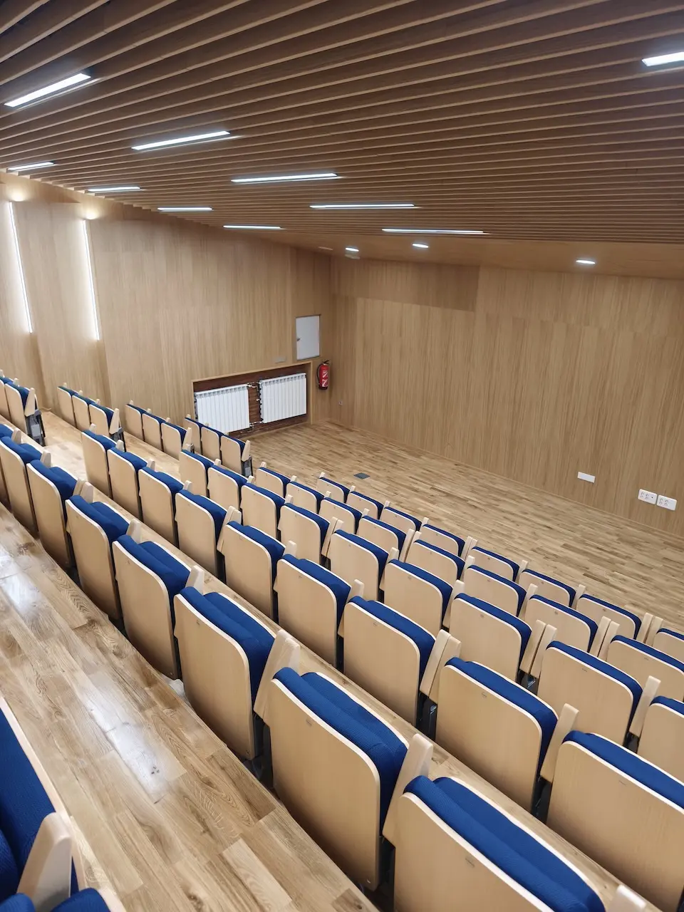 Instalación de tarima maciza Junckers en el centro de FP de cuenca