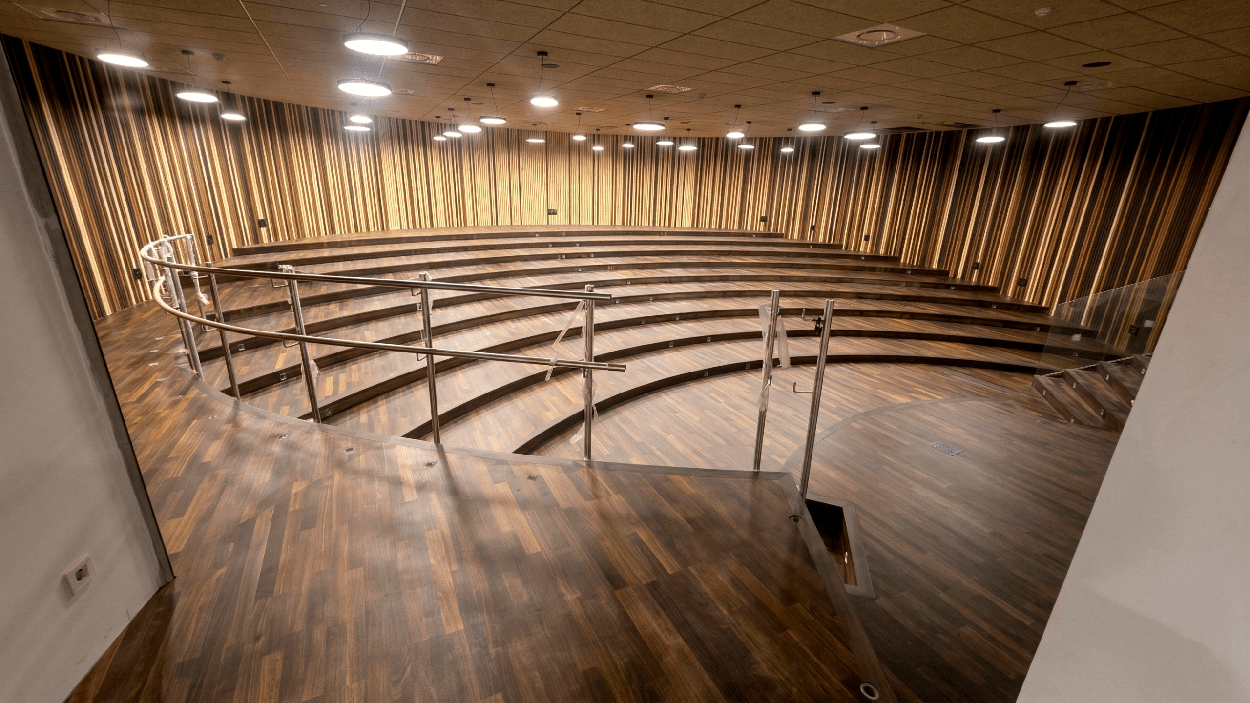 Tarima maciza Junckers Auditorio de la Universidad Complutense