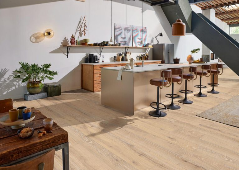 Suelo de madera Natureflex HD 100 Roble vivo blanco luminoso a la cal 20016 barnizado ultramate