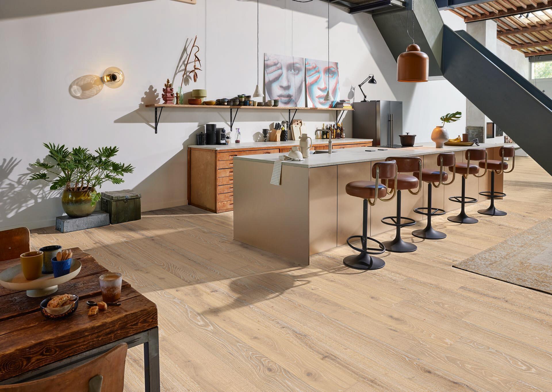 Suelo de madera Natureflex HD 100 Roble vivo blanco luminoso a la cal 20016 barnizado ultramate - Imagen 4