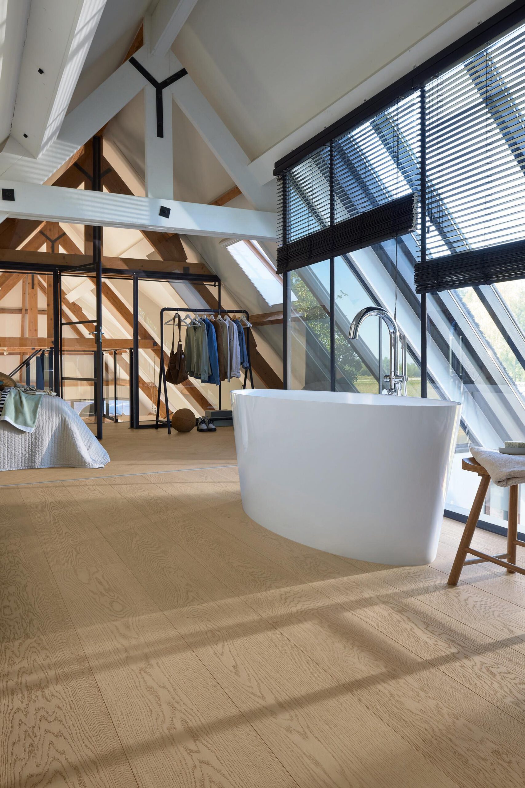 Suelo de madera Lindura HD 400 Roble natural gris arena 20224 barnizado ultramate - Imagen 3