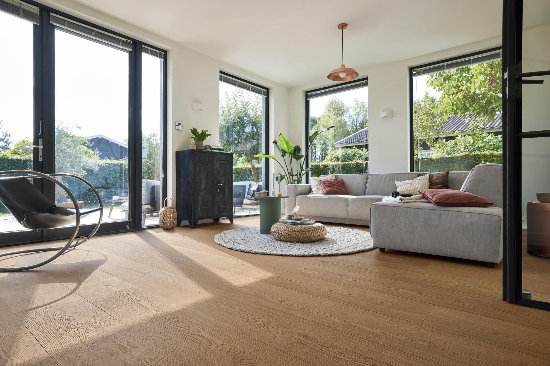 Suelo de madera Lindura HD 400 Roble auténtico marrón barro 20225 barnizado ultramate - Imagen 5