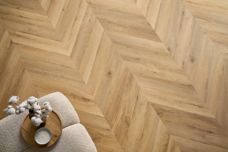 Suelo de vinilo Arbiton Amaron Chevron - WEMBLEY ROBLE - 5mm/0.55mm - Detalle 1