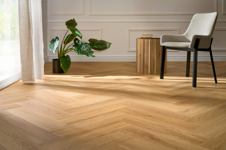 Suelo vinílico Arbiton Amaron Herringbone EIR ACOUSTIC - ROBLE MENOR - 6.3mm/0.55mm - Detalle 1