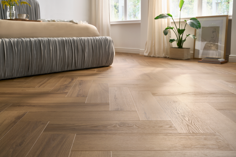 Suelo vinílico Arbiton Amaron Herringbone EIR ACOUSTIC - ROBLE ROCHESTER - 6.3mm/0.55mm - Detalle 1