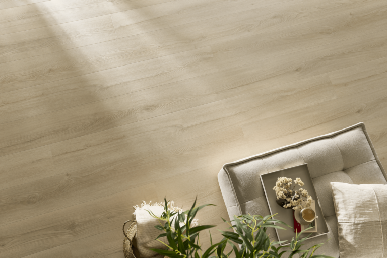 Suelo vinílico Arbiton Amaron Superiore ACOUSTIC - DĄB CHARLOTTE - 6.3mm/0.55mm - Detalle 1