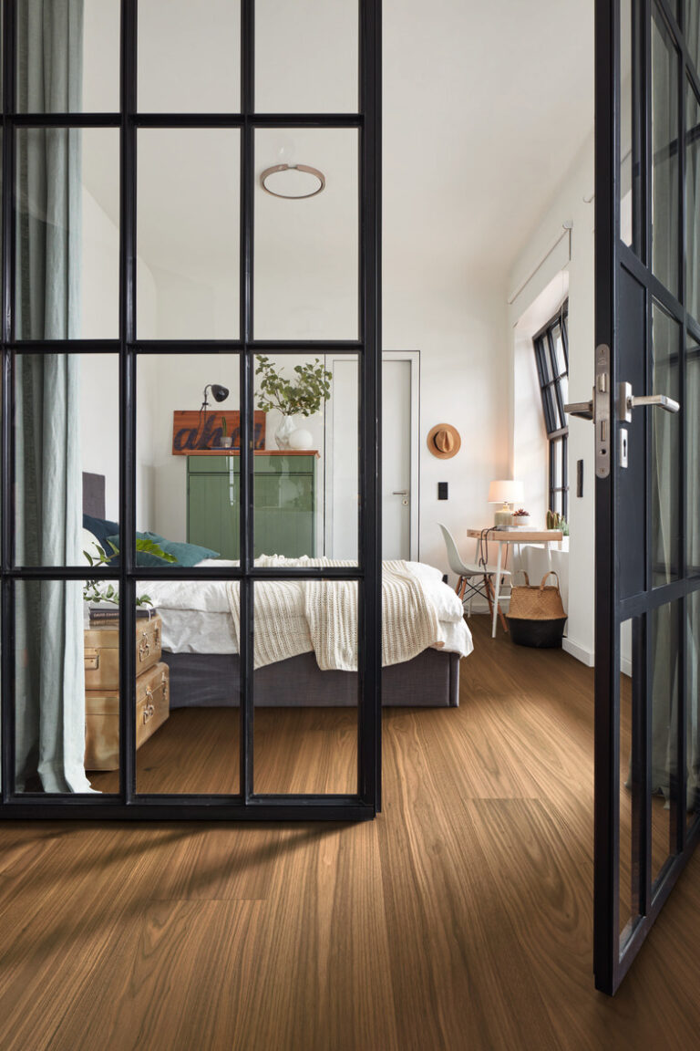 Suelo de madera Lindura HD 400 Nogal americano vivo 08912 barnizado ultramate